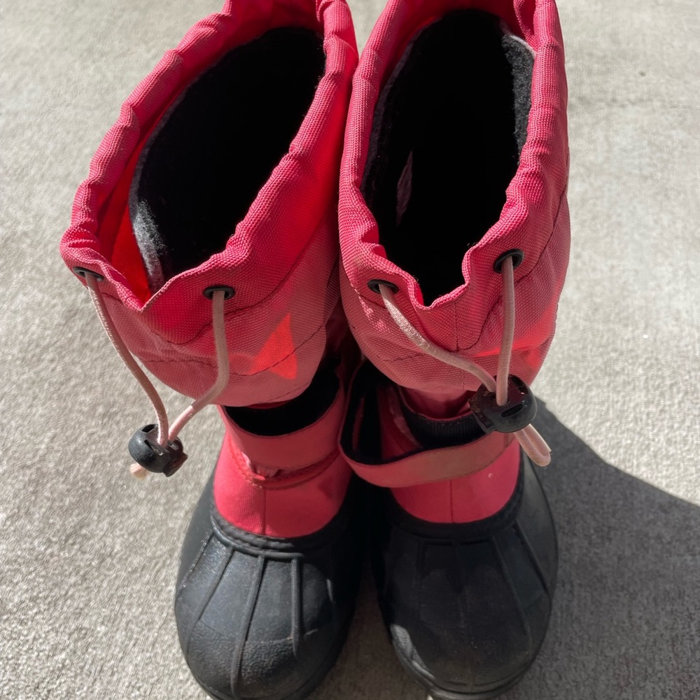 Columbia Little Kids’ Powderbug Plus II Snow Boot.  Size 2.